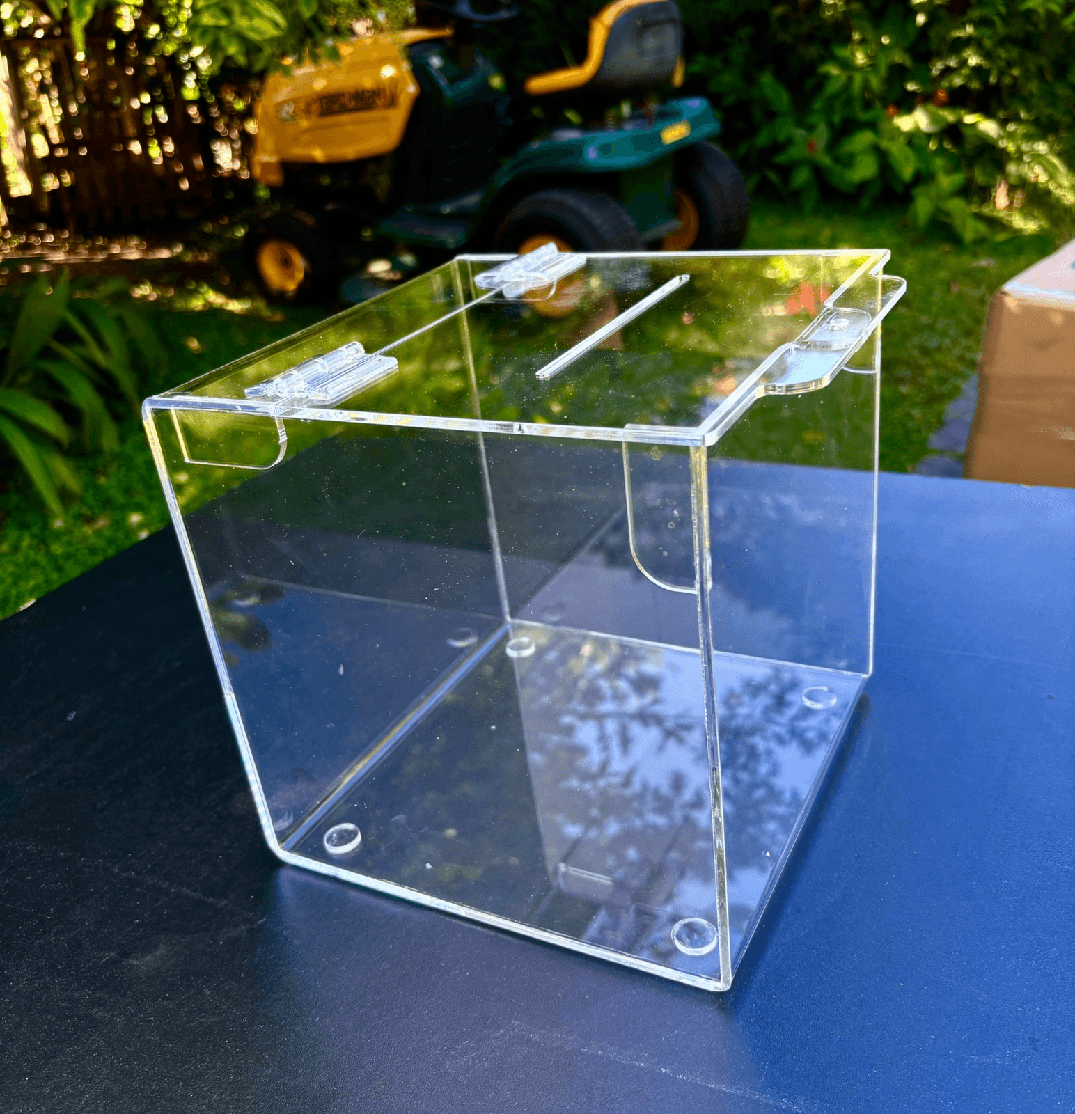 Urna para sorteos, sugerencias o propinas - Vista 2