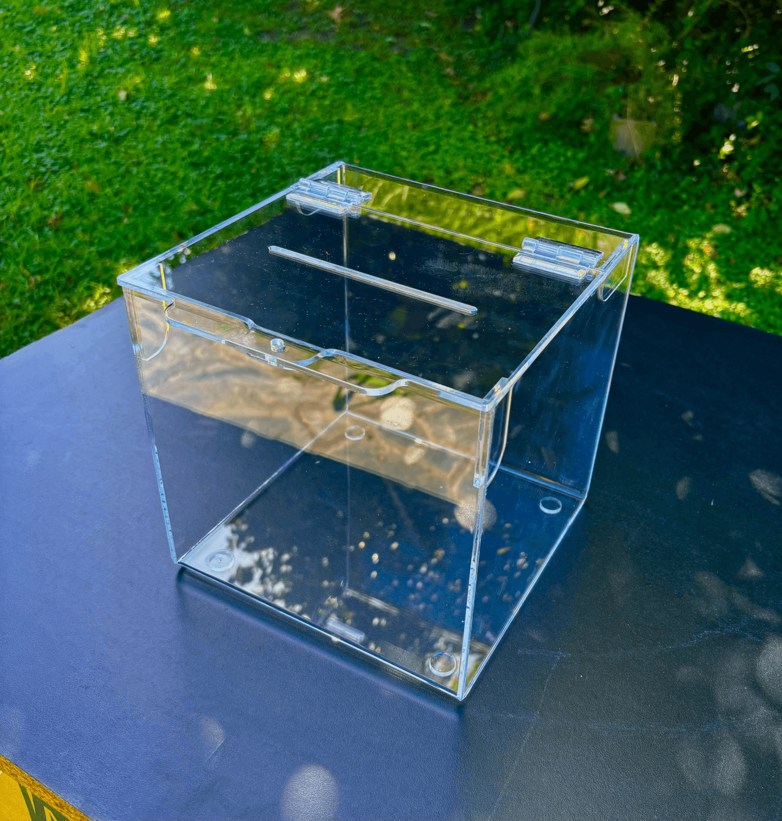 Urna para sorteos, sugerencias o propinas - Vista 3