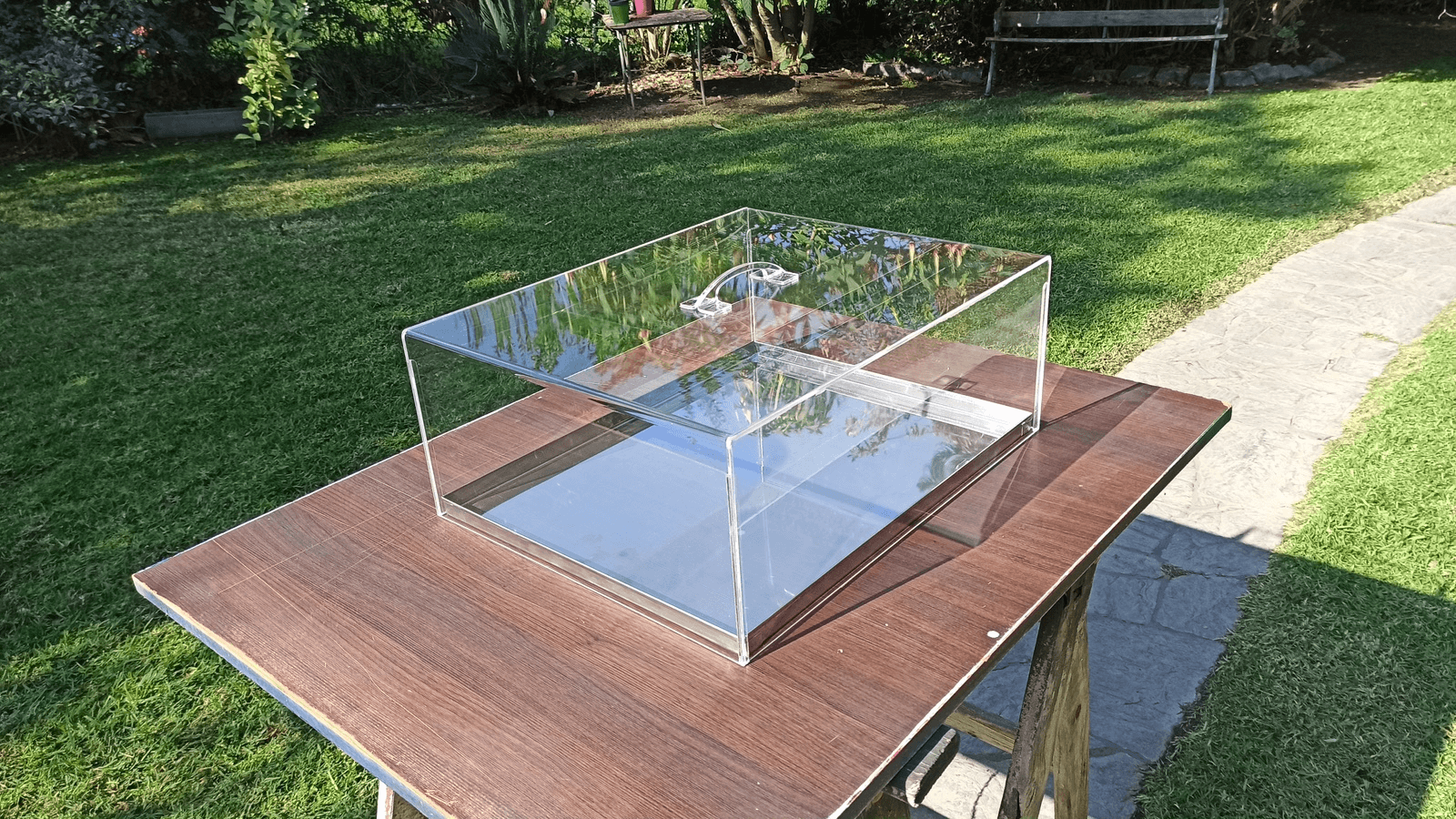 Tapa Cubre Bandejas con Manija